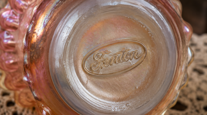 Illustration of Fenton's oval script maker's mark, used from 1970 onward